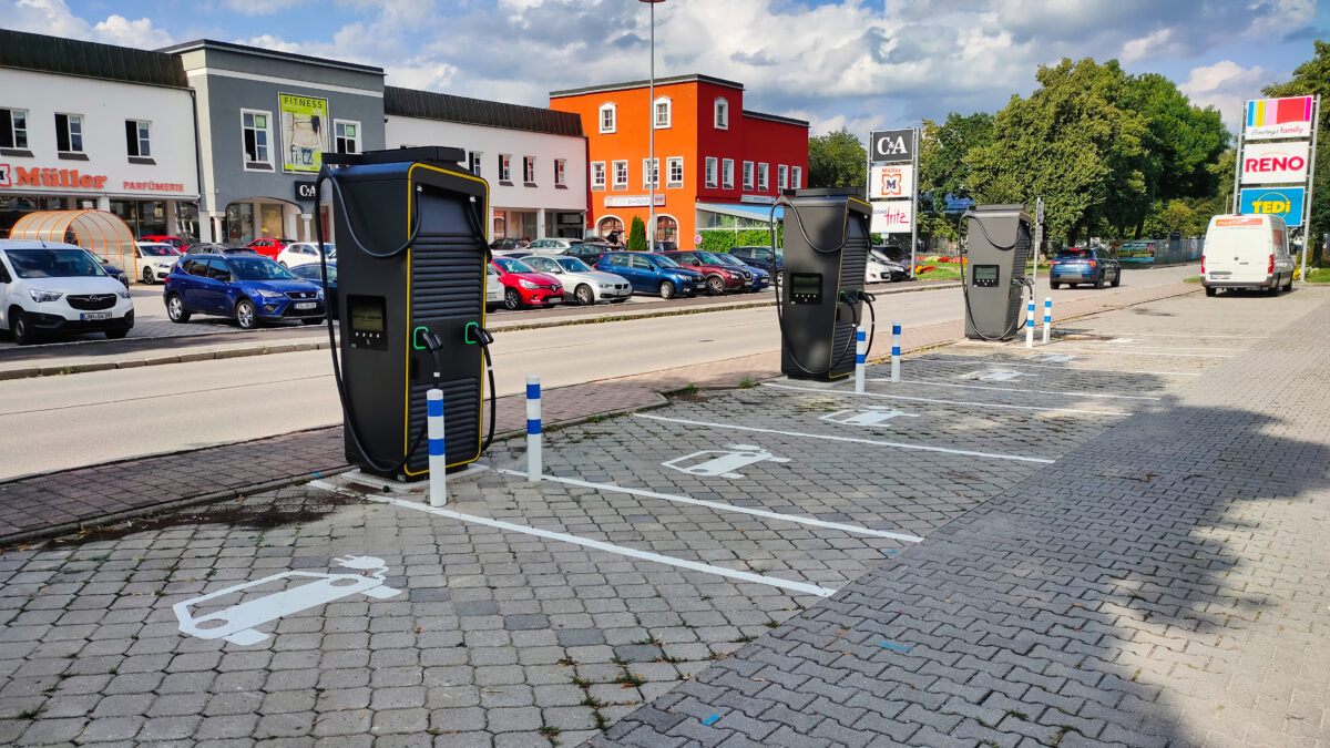 Schellenbruckplatz Anfahrt: EV Schnellladestation Kino